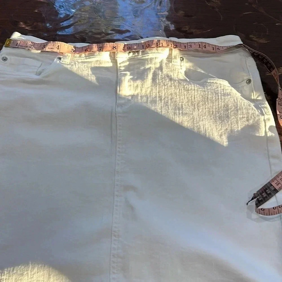 G.H.Bass white denim mini skirt - Picture 2 of 9